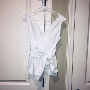 White wrap - around bow top